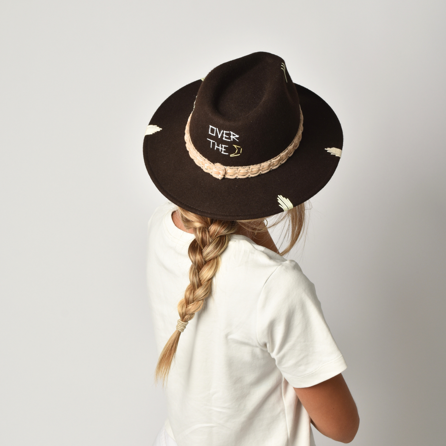 OVER THE MOON - Marrone