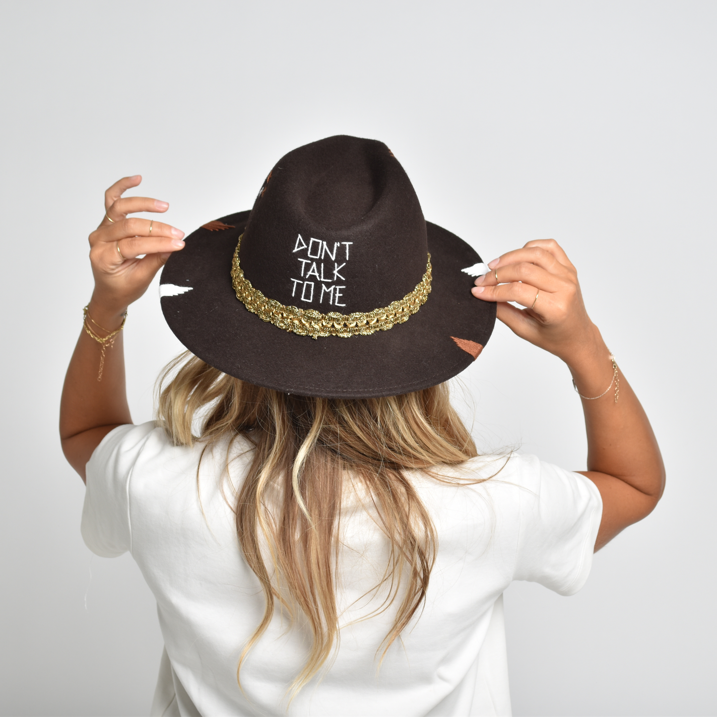 DON'T TALK TO ME - Marrone